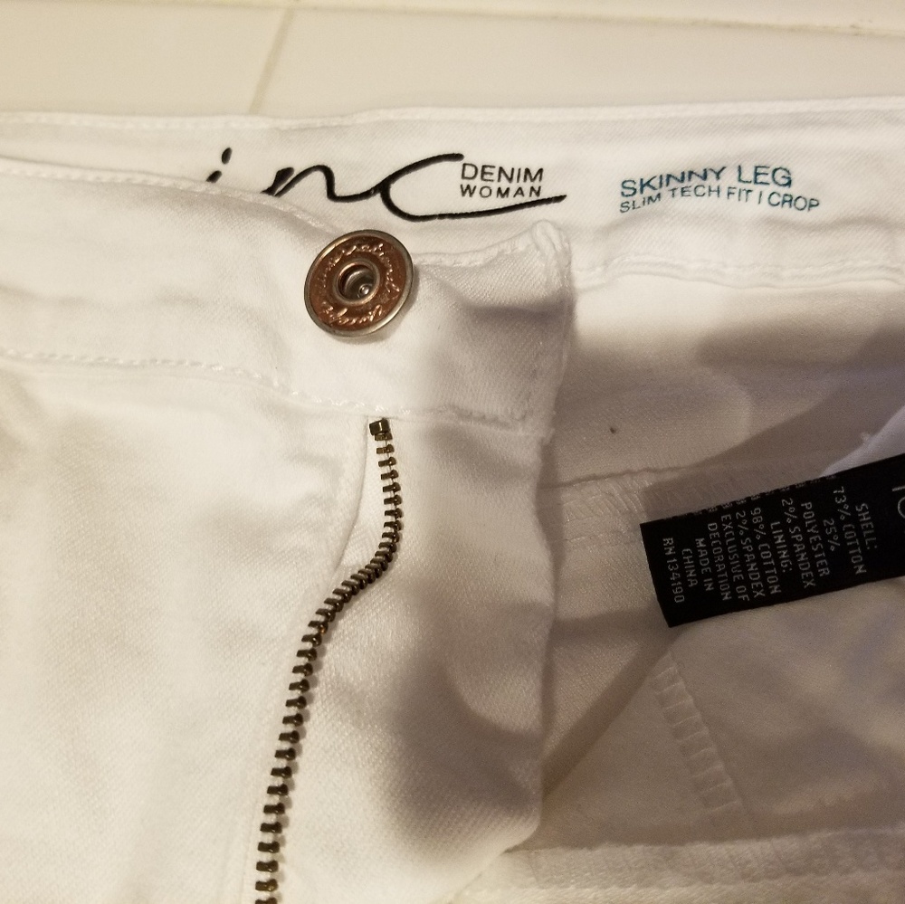 White capris jeans